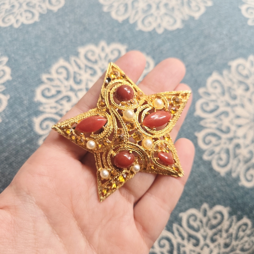 Vintage Gold Coral & Faux Pearl Star Lapel Brooch Pin
